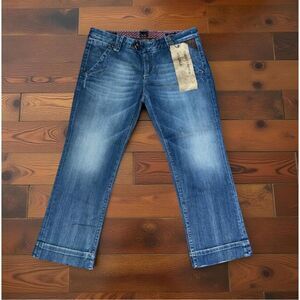 NWT Vigoss Studios Hilton Medium Wash Denim Capris Size Tag 31” #143